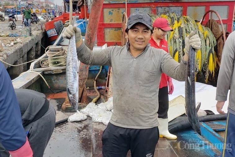 Joie sur les bateaux «pleins de poissons»